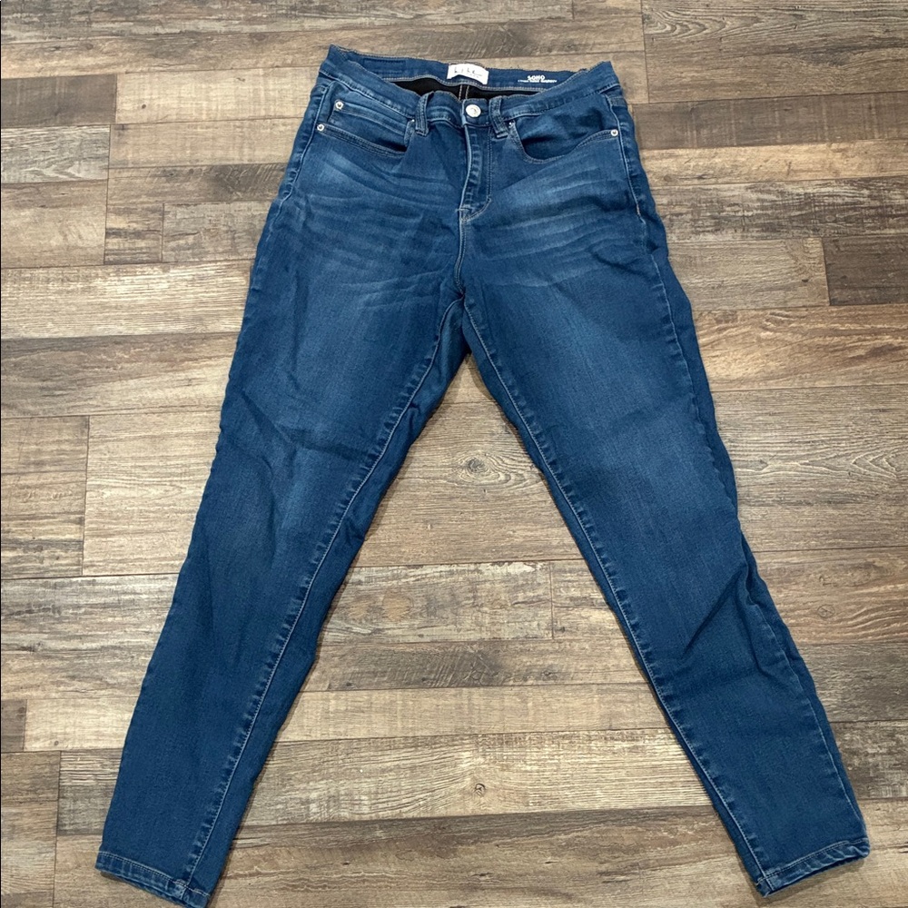 Classic Dark Wash Women's Skinny Jeans